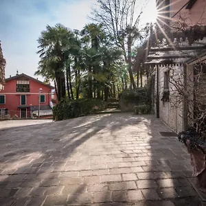 https://villa-liberty-como.it-lombardy.com