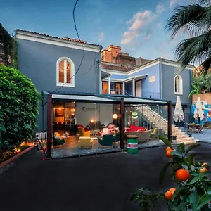 https://the-yard-hostel.catania-hotels.net